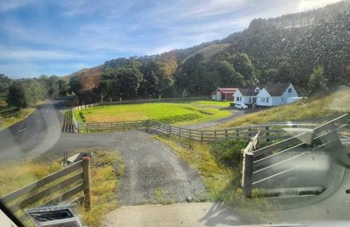 Waerenga House | Romantic Countryside Lakeview, 1 hour ex Auckland