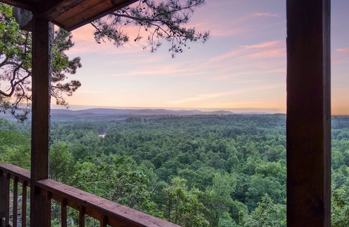 Octavia Cabin | Romantic Couples Cabin! Enjoy breathtaking sunrise views and quiet seclusion.