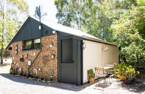 Maldon Cottage | Romantic couples mini cottage in large secluded garden — 5 min to town