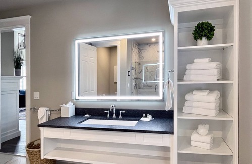 Reeders Ski Chalet | Romantic Couples Suite in the Poconos