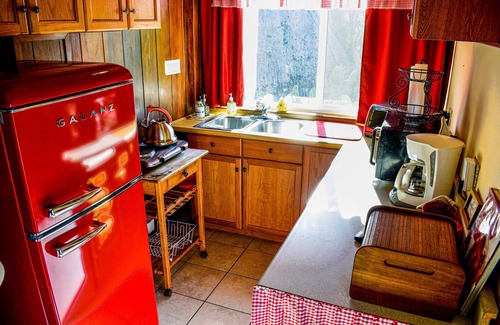 Ramona Cottage | Romantic & cozy cottage w/fireplace; close to hiking trails & 30min to San Diego