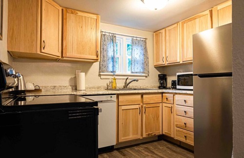 Buchanan House | Romantic Cozy Home in "America’s Nicest Town"