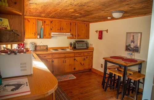 Pine Creek Cabin | Romantic Creekside Cabin w/Hot Tub!