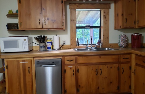 Pine Creek Cabin | Romantic Creekside Cabin w/Hot Tub!