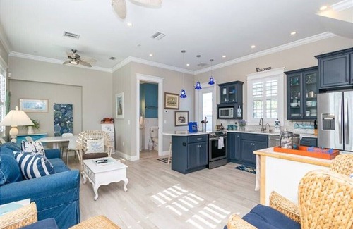Bradenton Beach Cottage | Romantic, Cute Cottage on Anna Maria Island. Close To Everything. Pet Friendly!