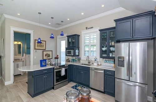 Bradenton Beach Cottage | Romantic, Cute Cottage on Anna Maria Island. Close To Everything. Pet Friendly!