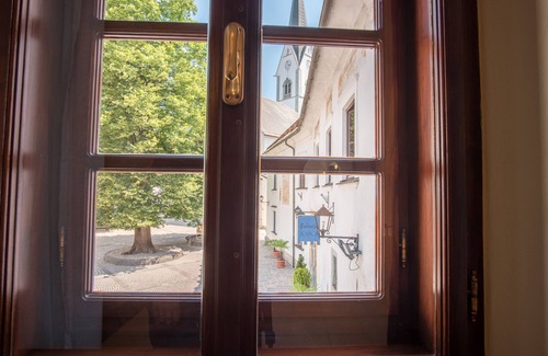 Radovljica Apartment | Romantic Deluxe Studio for 2 in the city of the sun
