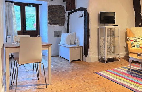 Clearbrook Apartment | Romantic dog-friendly apartment on Dartmoor in beamed 17th century barn
