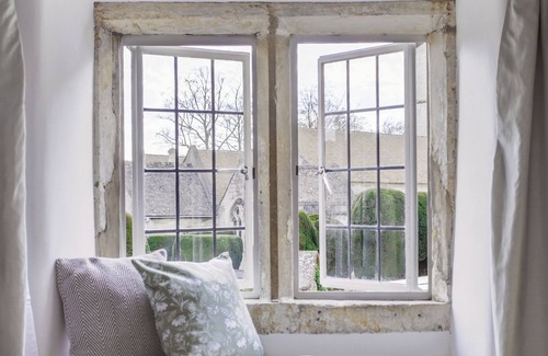 Painswick Cottage | Romantic Dog-Friendly Cotswolds Retreat With Views of Slad Valley, Painswick