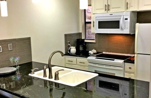 New Braunfels Condo | Romantic Elegance! Perfect Couple's Getaway Location!
