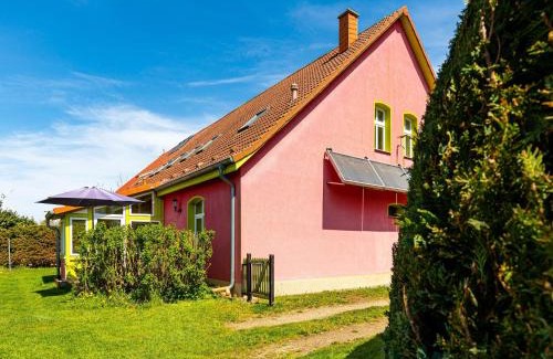 Altentreptow Apartment | Romantic Escape in Altentreptow, cleaning included