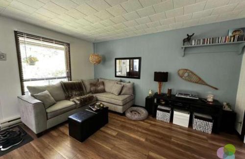 Saint-Magloire Ski Chalet | Romantic Escape with Spa - Eau Petit Chalet
