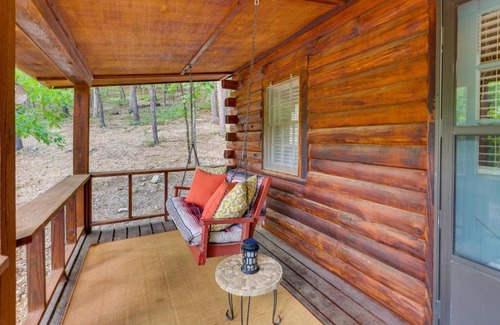Eureka Springs House | Romantic Eureka Springs Cabin with Fireplace!