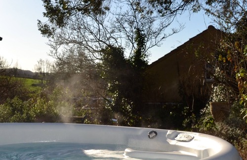 Belluton Apartment | Romantic Farmhouse Apartment nr Bath and Bristol with hot tub