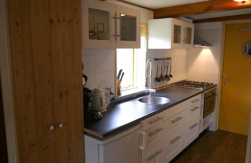Wierum House | Romantic Fish House in Friesdorf directly on the dike! NEWLY RENOVATED ! WIFI