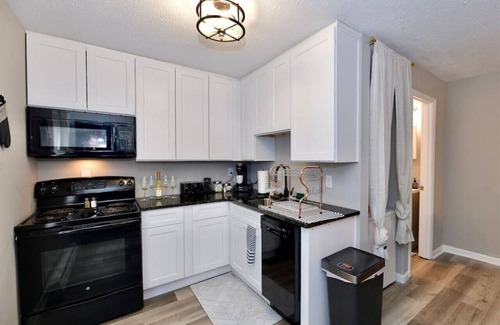 Fountain Square House | Romantic Fountain Square Escape - Perfect Date Night