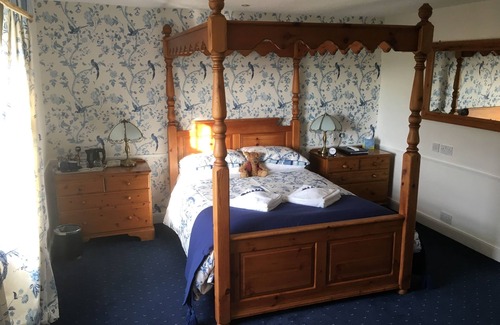 Lower Godney Bed & Breakfast | Romantic Four Poster Bed Room on Somerset Levels