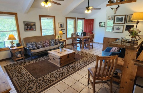 Leakey House | Romantic Frio Getaway
