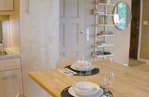 Shawnigan Lake House | Romantic Getaway Or Restful Retreat, for one Or Two People.