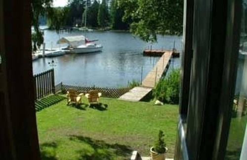 Shawnigan Lake House | Romantic Getaway Or Restful Retreat, for one Or Two People.