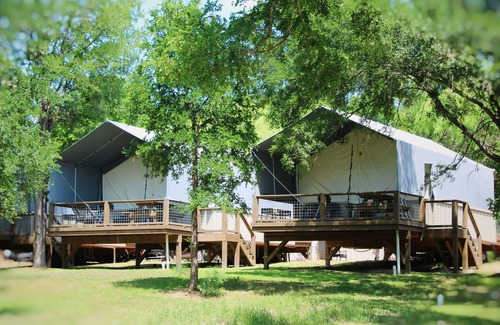 Seguin Cabin | Romantic Getaway Cabin on Creek! Relax and unwind surrounded by nature! - SG4