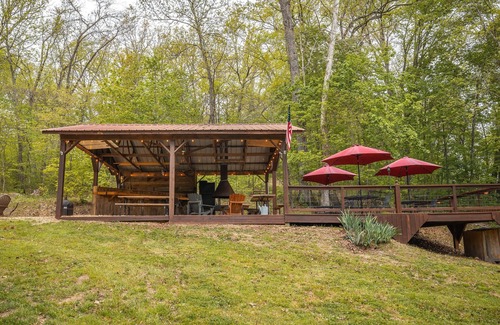 Steelville Cabin | Romantic getaway for 2 with stunning views and Private River Access