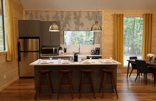 Broken Bow Cabin | Romantic Getaway - Hot Tub, Private Deck & Fireplaces! Minutes to casino
