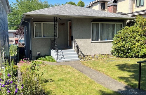 Fraserview House | Romantic Getaway Near the Heart of Vancouver
