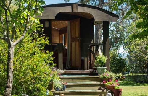 Motupipi House | Romantic Getaway - The Caboose