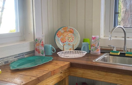 Spanish Wells Cabin | Romantic getaway on the beach