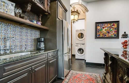 Spicewood Villa | Romantic getaway! Or bring the family to tour the Texas Hill Country!