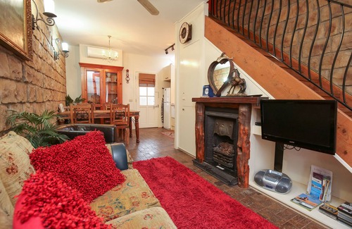 Mildura Central Business District Bed & Breakfast | Romantic Getaway - The Stable on Olive