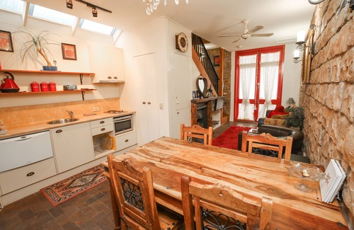 Mildura Central Business District Bed & Breakfast | Romantic Getaway - The Stable on Olive