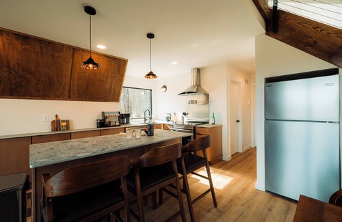 Tunkhannock Township Cabin | Romantic Getaway : Lakeview A-Frame : Hot Tub
