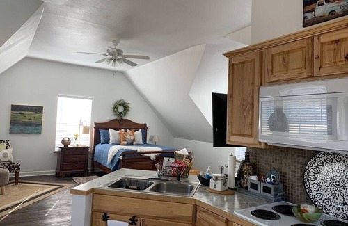 Fredericksburg House | Romantic Getaway; Peaceful Hill Country Retreat; Beautiful Balcony Views!