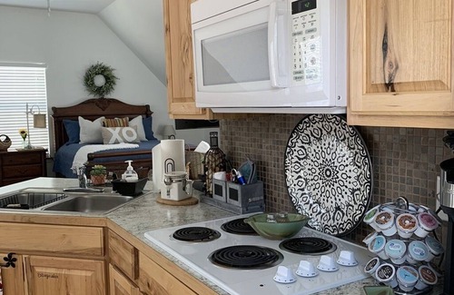 Fredericksburg House | Romantic Getaway; Peaceful Hill Country Retreat; Beautiful Balcony Views!