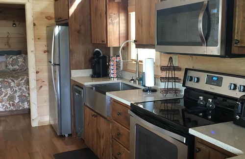 Rutherfordton Cabin | Romantic Getaway! 15 min to Lake Lure/Chimney Rock/45 Min Blue Ridge Parkway