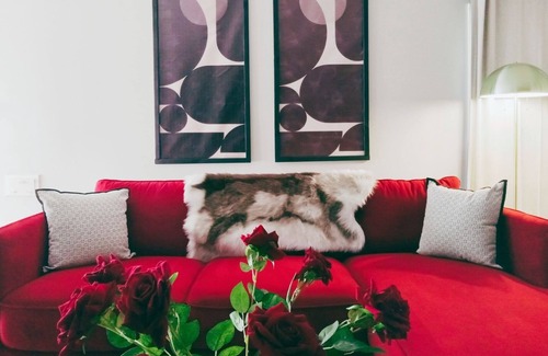 South Holland House | Romantic Getaway with Love Dungeon, Red Room & Swing
