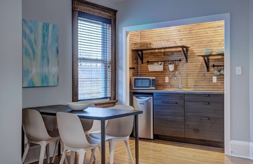 Lunenburg Apartment | Romantic Getaway w/King Bed in Historic Lunenburg (Suite 4)