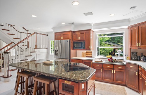 Cle Elum House | Romantic getaway with hot tub and view! Snuggle inside.Come relax…Enjoy!