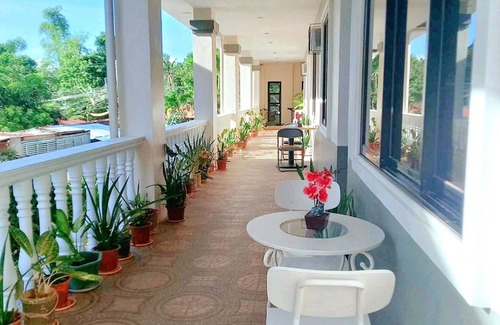 Liloan Apartment | Romantic Getawaybalcony+garden View & Fast Wi-fi
