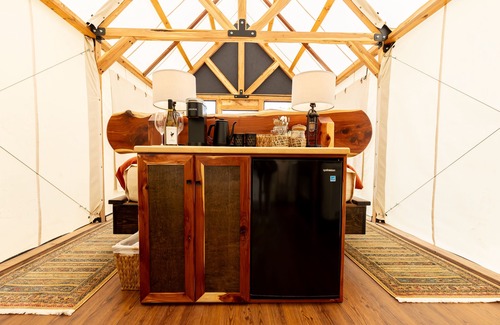 Sulphur Springs Cabin | Romantic Glamping for Two complete with Two Person Jacuzzi and Outdoor Shower