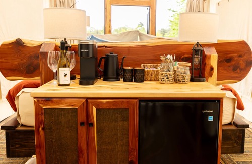 Sulphur Springs Cabin | Romantic Glamping for Two complete with Two Person Jacuzzi and Outdoor Shower