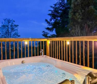 Rionegro House | Romantic Glamping Cabin with Jacuzzi & Views