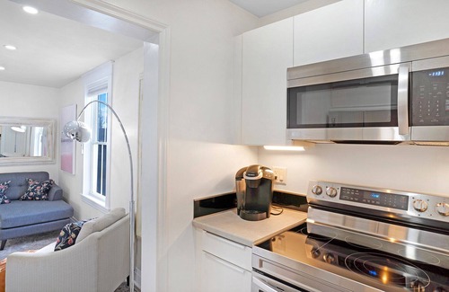 Lunenburg Waterfront Apartment | Romantic Harbour Hideaway in the heart of old-town Lunenburg