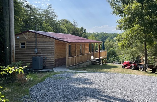 Sevierville Cabin | Romantic Hidden Cabin 15 mins from Pigeon Forge and Dollywood.