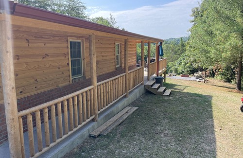 Sevierville Cabin | Romantic Hidden Cabin 15 mins from Pigeon Forge and Dollywood.