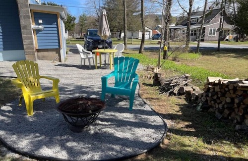 Warrensburg Apartment | Romantic Hideaway- 6 Minutes from Lake George