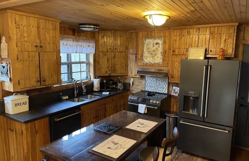 Blue Ridge Cabin | Romantic hideaway, hikers paradise.