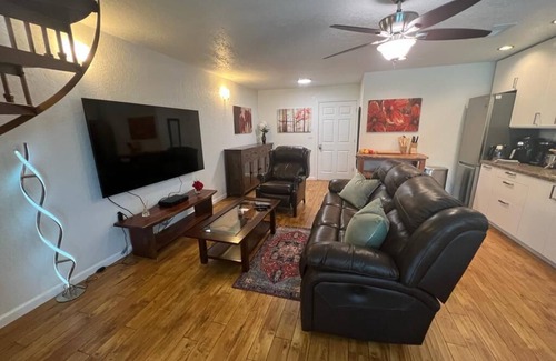 Sabre Springs House | Romantic Hideaway in Upscale Neighborhood